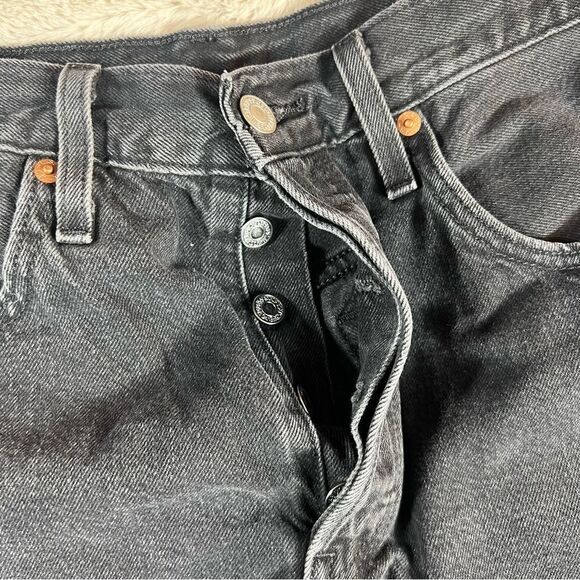 Levi’s Black Cut Off Distressed Frayed Hem Cut Off Shorts - Picture 7 of 9